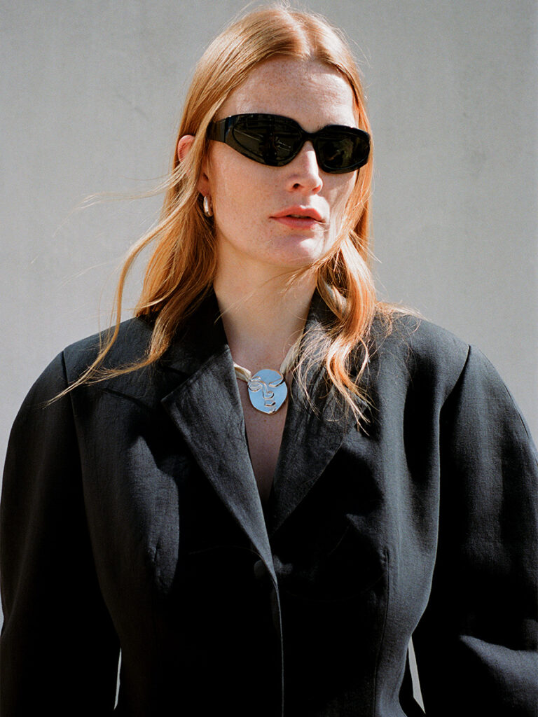 Sil­ver Face Collier
